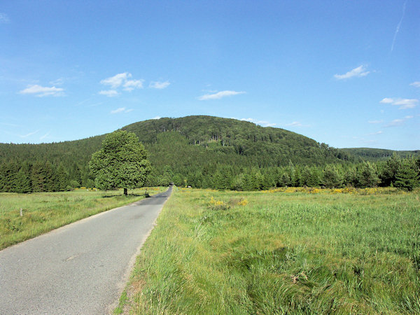 Silnička pod Bouřný.