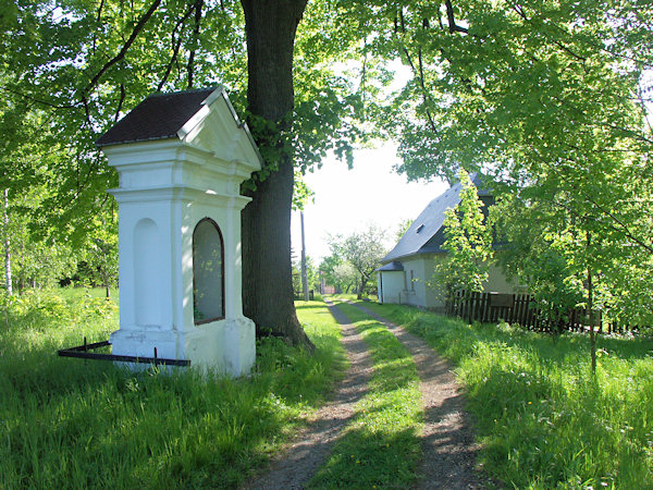 Church path to Chřibská.