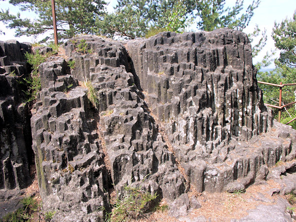 Columnar jointing of sandstone of the Grosse Orgel rock (Large organ) near Jonsdorf (Germany).