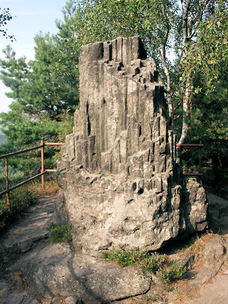 Der Sandsteinfelsen 'Kleine Orgel' bei Jonsdorf.