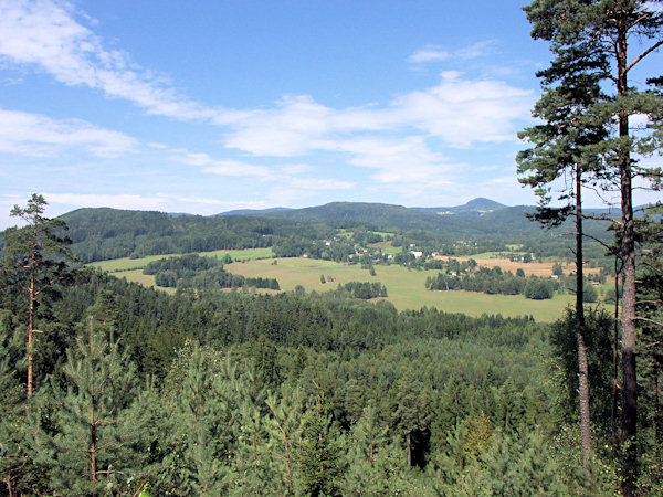 View from the Zelený vrch over Trávník to the Luž.