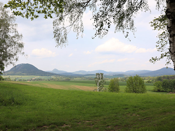 View from the Věneček over Lindava to the Ortel hill and more distant hills between Klíč and Zelený vrch near Cvikov.