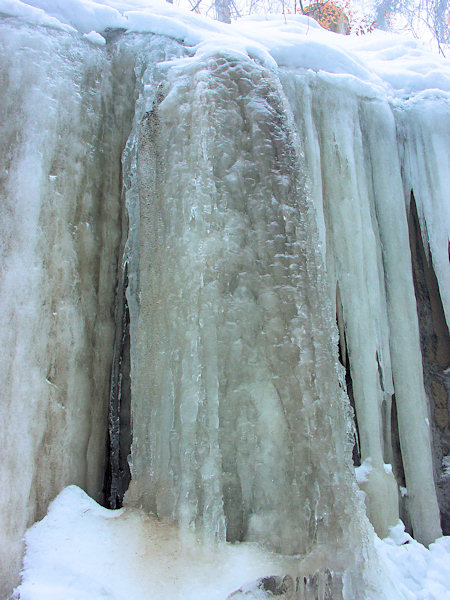 Detailed view of the ice-fall under the Šenovský vrch-hill.