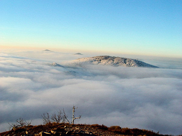 On the northwest side of the Klíč Mt. rises the Malý Buk-Mt. and behind of it the Javor and Studenec Mts are protruding over the clouds.