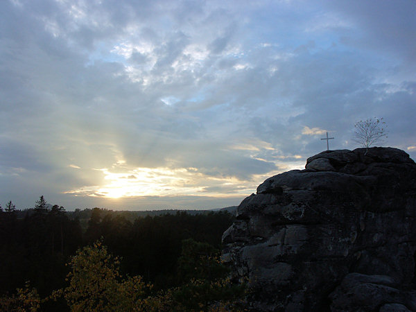 Sunset at the Havraní skály rocks.