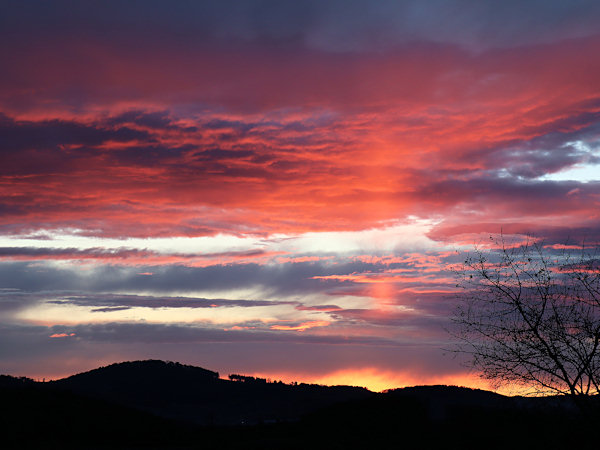 Red clouds above Slunečná.