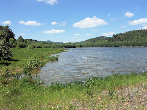 The pond Horní Kunratický rybník.