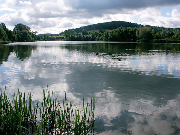 Daybreak atmosphere at the pond Školní rybník at Rybniště.