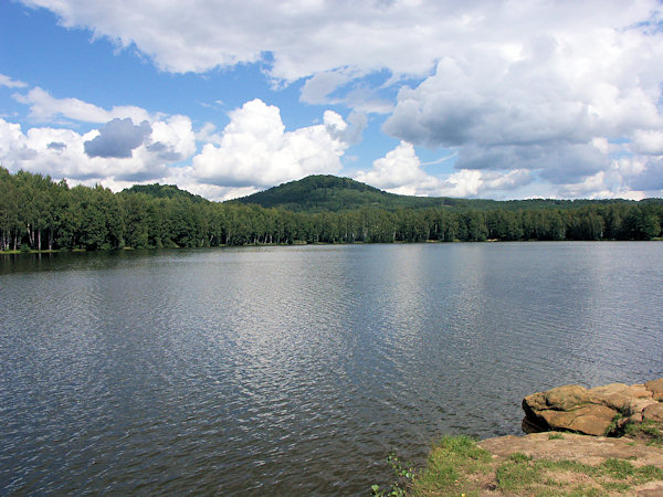 Der Teich Radvanecký rybník (Brettteich).