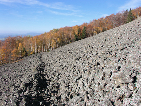 An old path leading over the debris field on the southwestern slope of the Klíč hill.