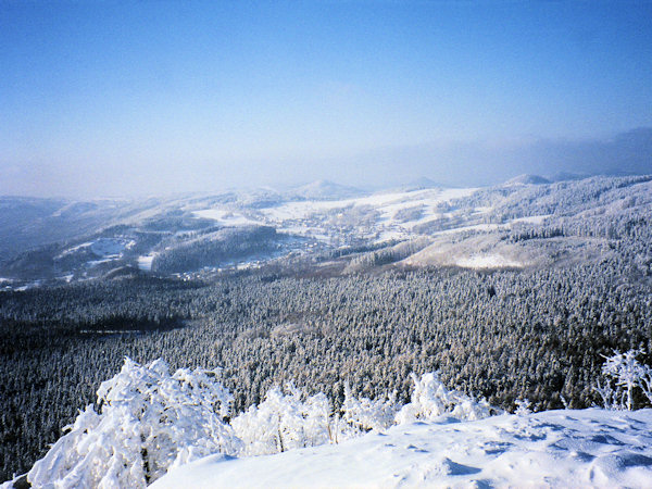 Pohled z vrcholu Klíče do okolí Polevska.