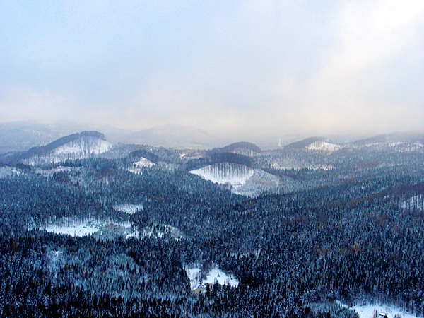 View from the top of Klíč hill to the group of hills between the hills Velký Buk and Malý Buk. The highest peak on the left side is the Popelová hora hill.