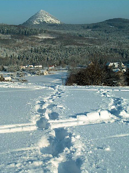 Ausblick vom Polevský vrch (Blottendorfer Berg) zum Klíč (Kleis).