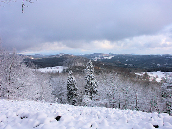 Zimní pohled ze Studence k jihovýchodu.