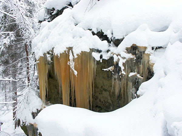 The frozen waterfall near of the Soví jeskyně.