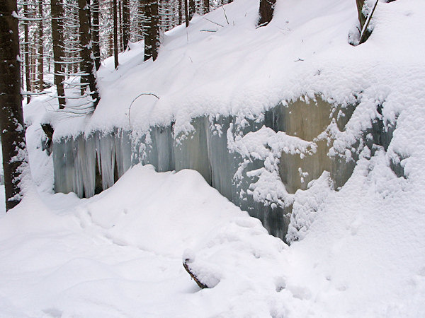 Vlčí stěnka (wolf's wall) in the valley of the Vlčí potok-brook.