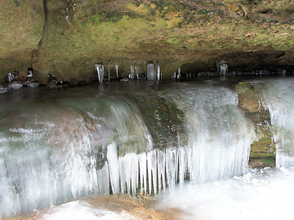 Nativity scene in the valley of the Vlčí potok-brook.