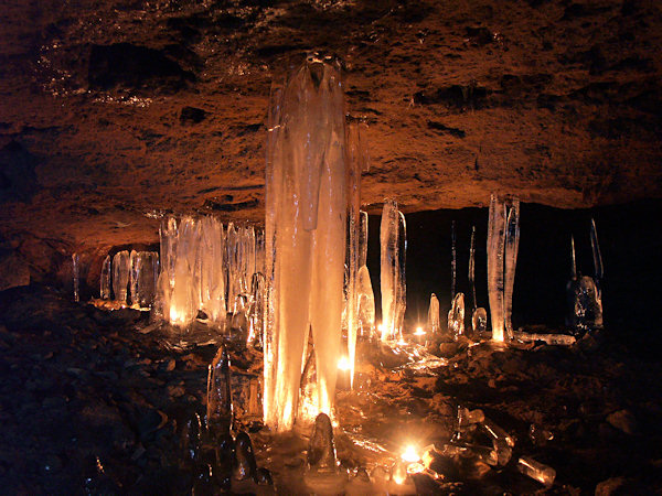 Ice decorations in the Jeskyně víl (Fairy cave).