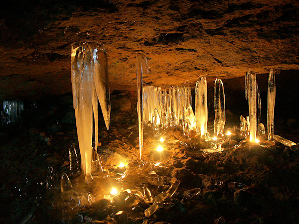 Ice decorations in the Jeskyně víl (Fairy cave).