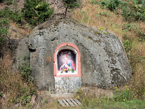 Felsnische in Mlýny (Hillemühl).