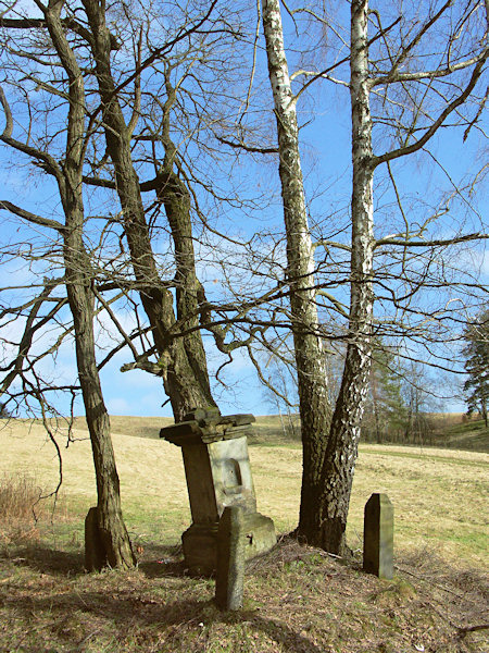 The cross near the bathing pond at Svor before being repaired.