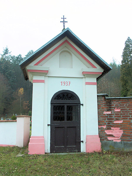 The chapel at the cemetery of Velenice.