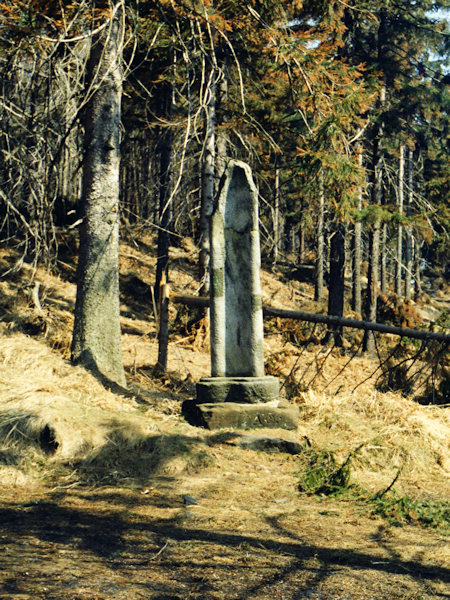 Torso of the former Třípanský sloup under Konopáč-Mt. in 1996.