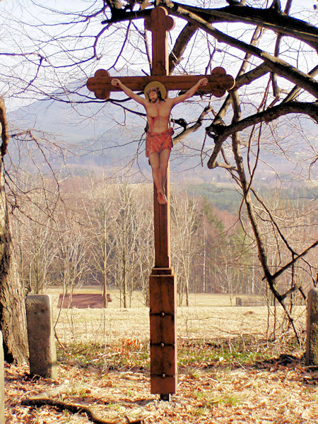 Holzkreuz am Knesplův vrch (Knespelberg) oberhalb von Trávník (Glasert).