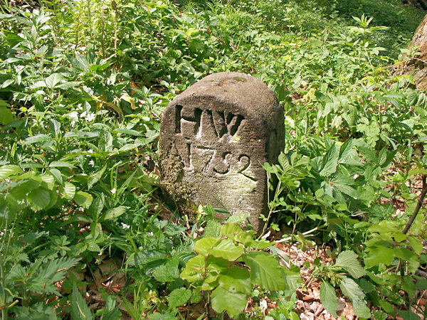 A border stone on the eastern slope of the Tlustec hill.