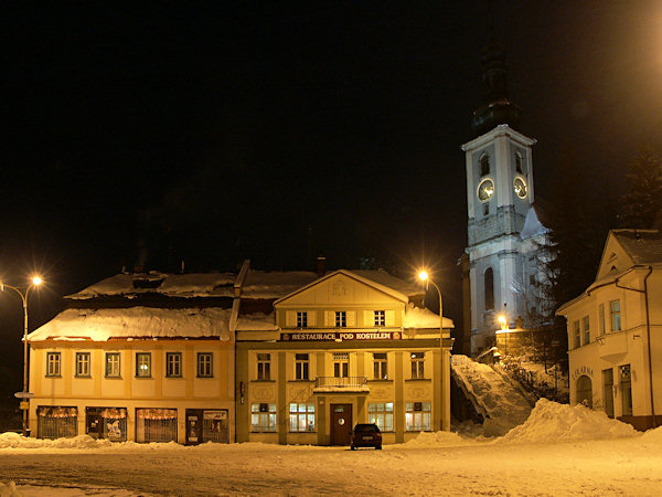 The nortwestern corner of the market place with the church of St Mary Magdalene.