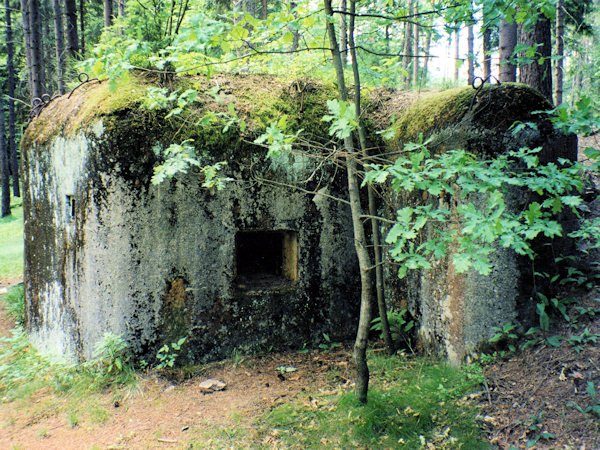 Prvosledový řopík L3/1/A180, stojící severně od Heřmanic poblíž silnice do Krompachu.