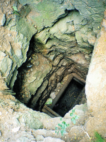 View into the old shaft on the Kozí hřbet-ridge.
