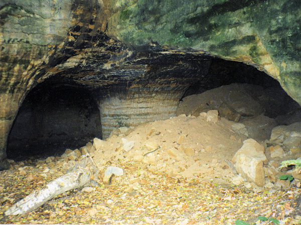 Alter Sandsteinbruch im Wald unter dem Věneček (Kränzelberg).