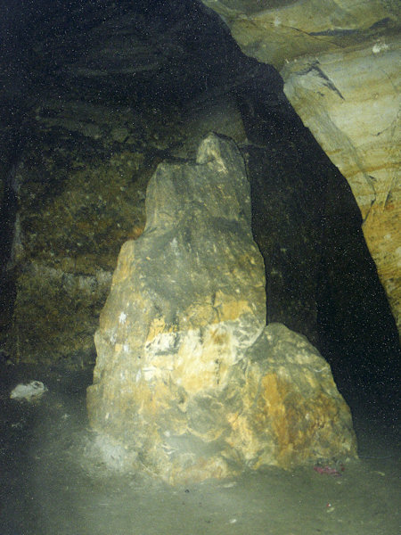 Unterirdischer Sandsteinbruch im Skalický vrch (Langenauer Berg).