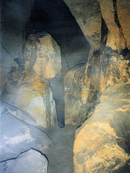 Unterirdischer Sandsteinbruch im Skalický vrch (Langenauer Berg).