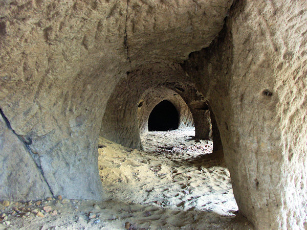 Der kleine Sandsteinbruch unter dem Vejrov (Weiherwald) bei Velenice (Wellnitz).