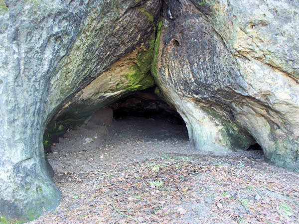 Jeskyně Ševcovská díra na Dutém kameni u Cvikova.