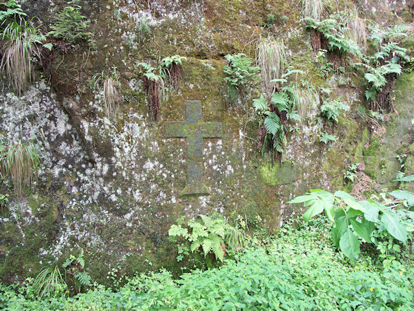 A cross on a rock near the settlement Na Potokách.