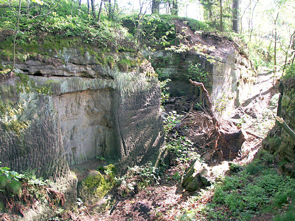 Relief der Flucht der hl. Familie nach Ägypten bei Třídomí (Dreihäuser).