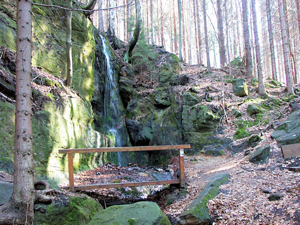 Wasserfall in Údolí Lučního potoka (Wiesenwassertal).