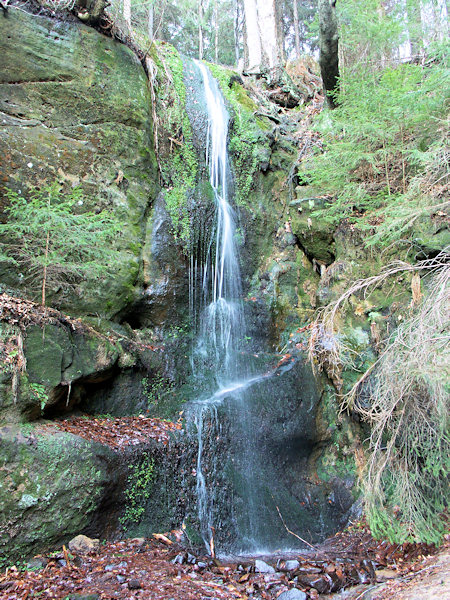 Wasserfall in Údolí Lučního potoka (Wiesenwassertal).