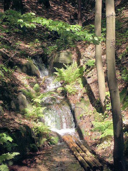 Water cascades at the foot of the Bouřný-hill.