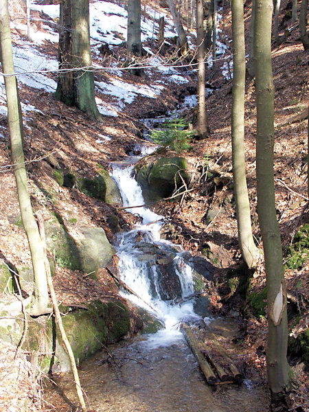 Water cascades at the foot of the Bouřný-hill.