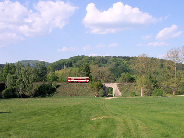 Svor (Röhrsdorf) - Nová Huť (Neuhütte).