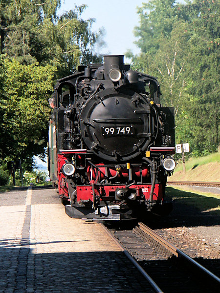 Parní lokomotiva řady 99.749 po příjezdu ze Žitavy do Jonsdorfu.