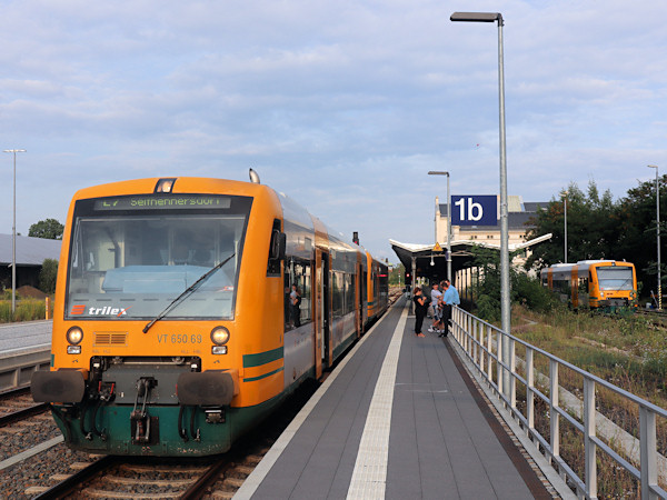 Motorový vůz VT 650 čeká v Žitavě na odjezd do Varnsdorfu.