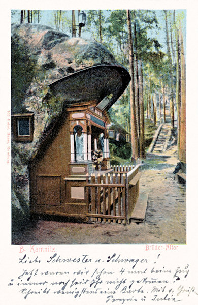Tato pohlednice z roku 1907 zachycuje Bratrský oltář pod Jehlou.