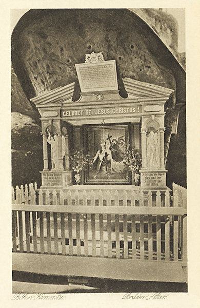 Na této pohlednici je dobře vidět původní výzdoba Bratrského oltáře.
