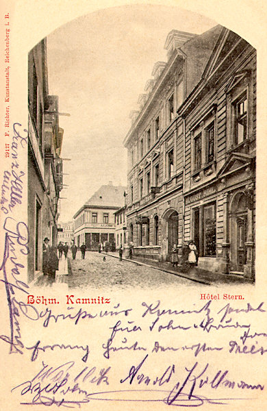 On this picture postcard from 1905 the Dvořákova ulice (Dvořák Street) with the monumental building of the hotel „Stern“ (Star) is shown.