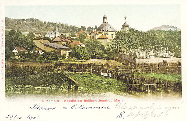 Auf dieser Ansichtskarte aus dem Jahr 1901 sieht man die Marienkapelle im Nordteil der Stadt. Der die Kapelle umgebende Friedhof wurde 1922 aufgelassen und später als Park eingerichtet.